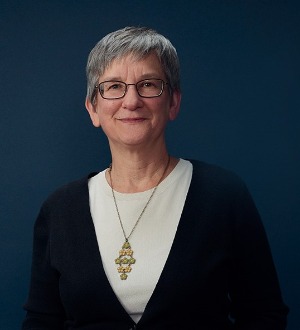 Photo of Lisa Peterson
